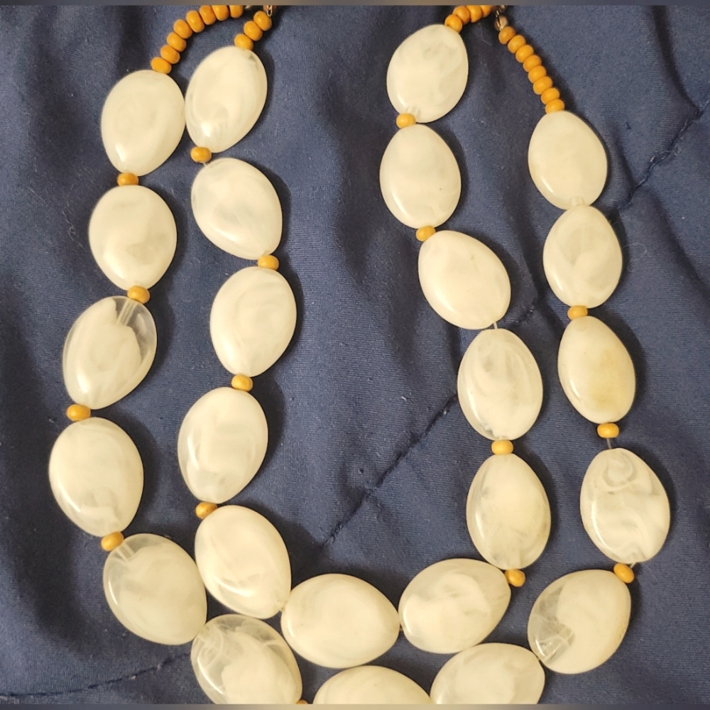 White stone and bead necklace